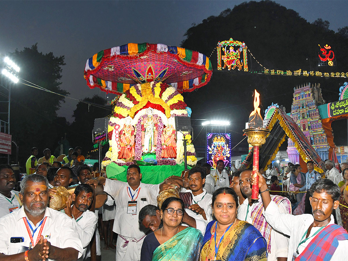 Vijayawada_20Indrakeeladri_20Dussehra_20Celebrations_202023_20Photos-50.jpg 48