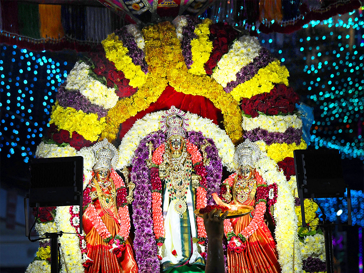 Vijayawada_20Indrakeeladri_20Dussehra_20Celebrations_202023_20Photos-51.jpg 49