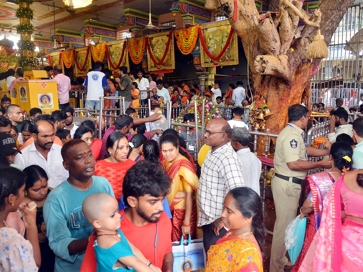 Vijayawada_20Indrakeeladri_20Dussehra_20Celebrations_202023_20Photos-7.jpg 7