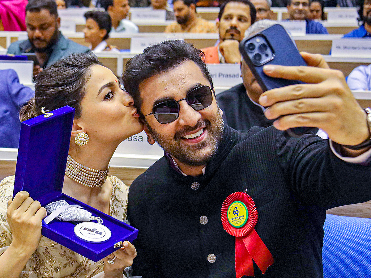 69th_20National_20Film_20Awards_20Alia_20Bhatt_20and_20Ranbir_20Kapoor_20Photos-1.jpg 1
