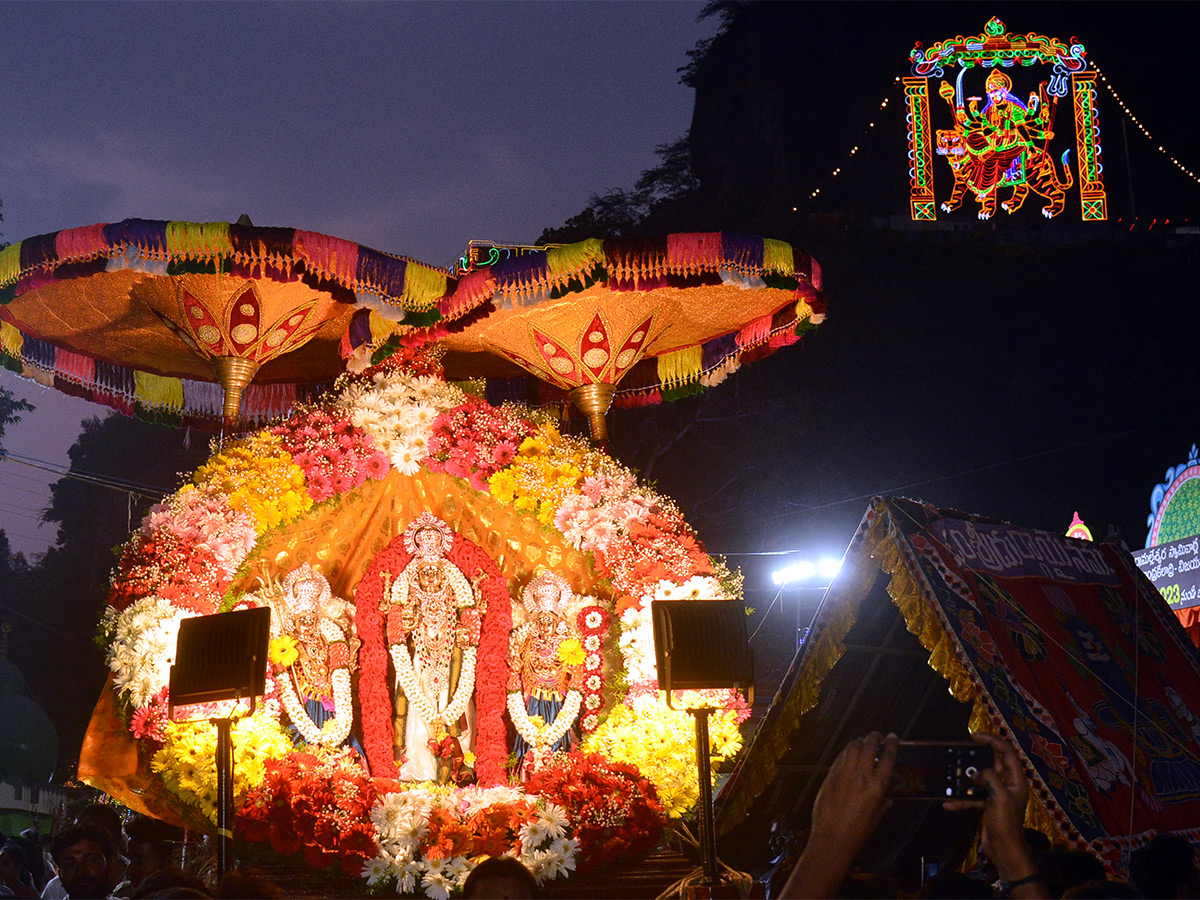 Indrakeeladri_20Dasara_20Navaratri_20Photos-19.jpg 18