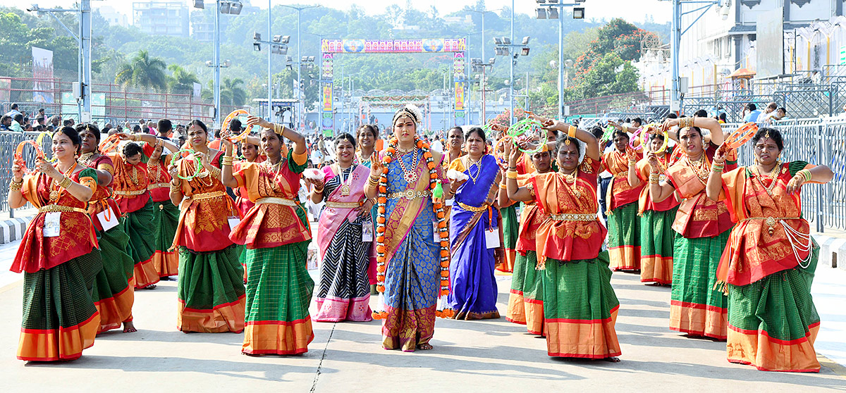 Sri_20Vari_20Navaratri_20Brahmotsavam_202023_20Pictures_20-15.jpg 14