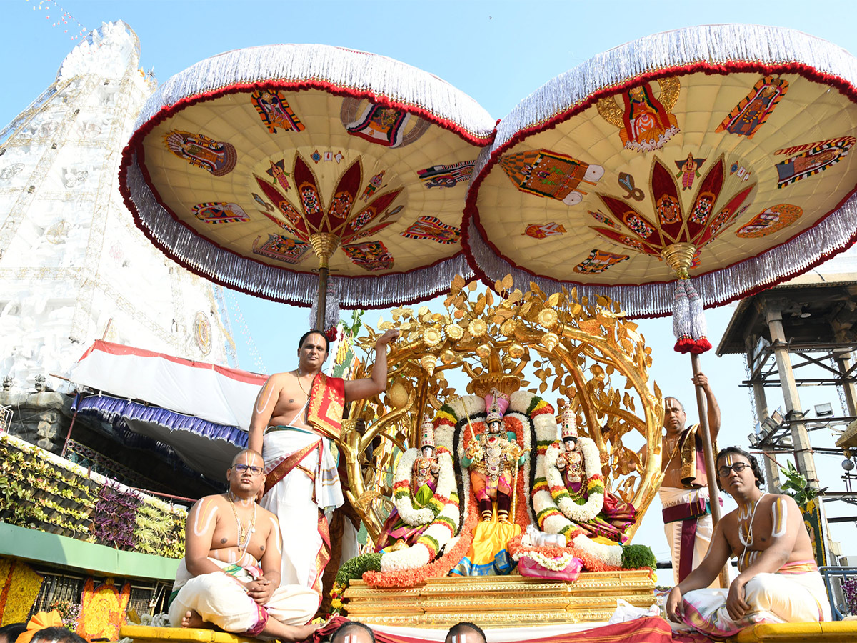 Sri_20Vari_20Navaratri_20Brahmotsavam_202023_20Pictures_20-19.jpg 18