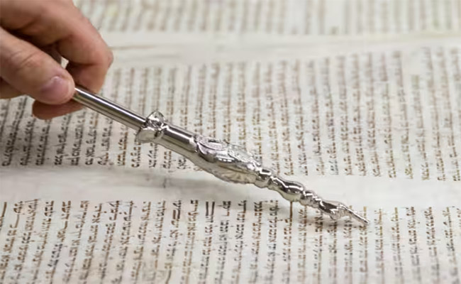 torah.jpg