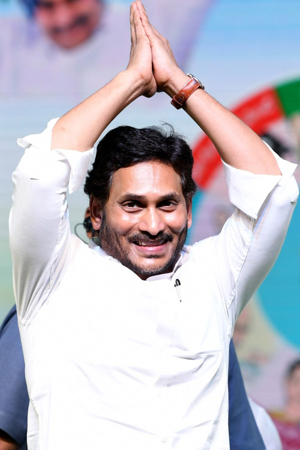 CM_20Jagan_20Releases_20Jagananna_20Chedodu_20Funds_20at_20Yemmiganur_20Photos_14.jpg 14