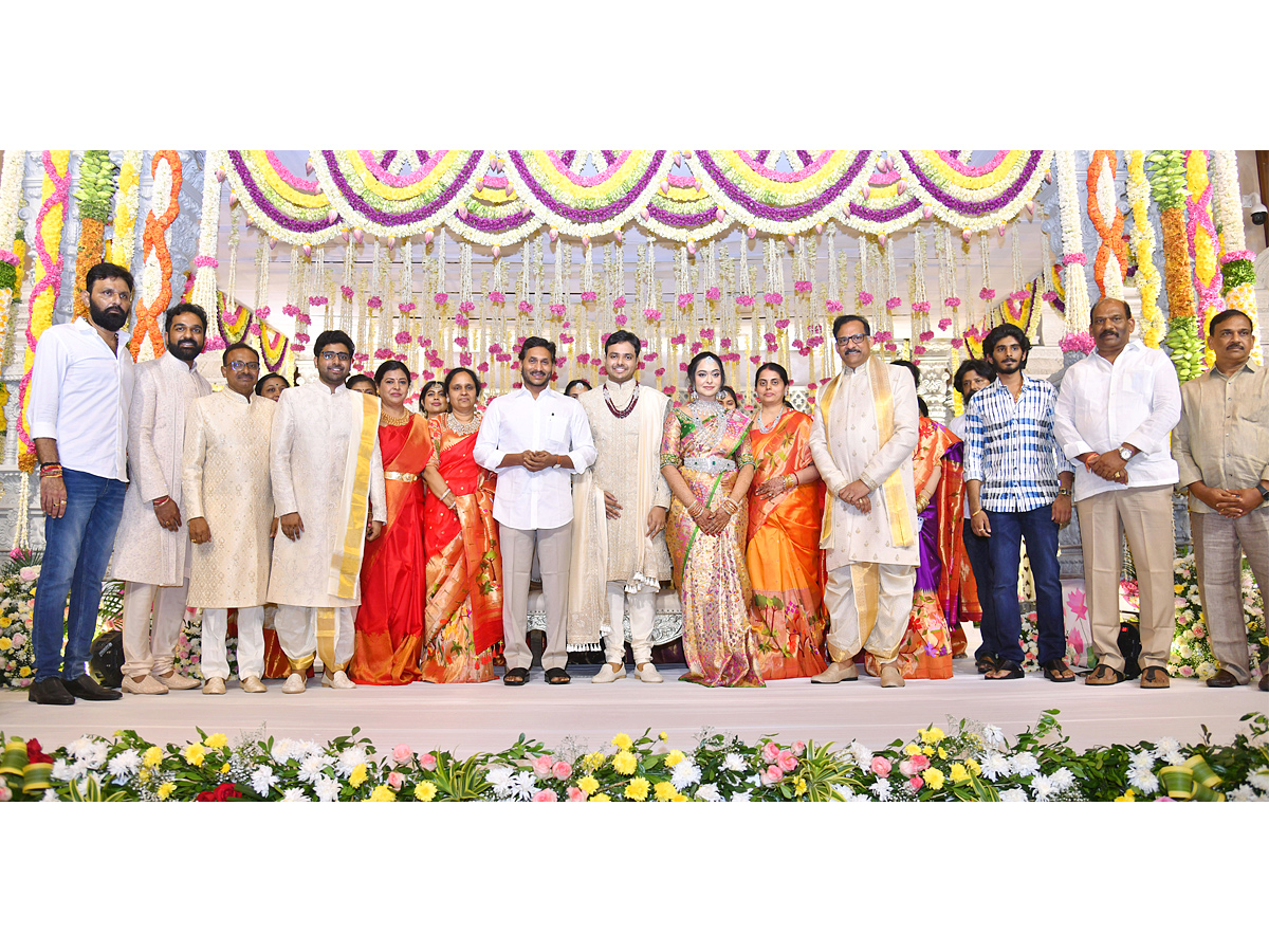 CM_20YS_20Jagan_20Attends_20Kodali_20Nani_20Niece_20The_20Wedding_20Photos_1.jpg 2