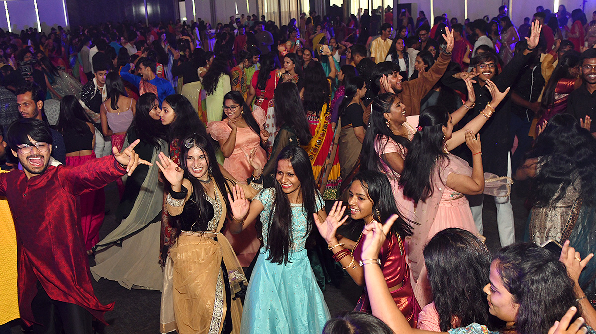 Hamstic_20Celebrating_20Dandiya_20at_20NConvenction_20Madhapur-8.jpg 8