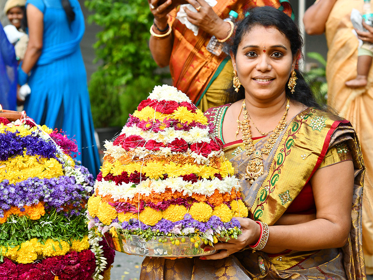 Bathukamma_20Celebrations_20At_20DGP_20Head_20Office_20-2.jpg 2