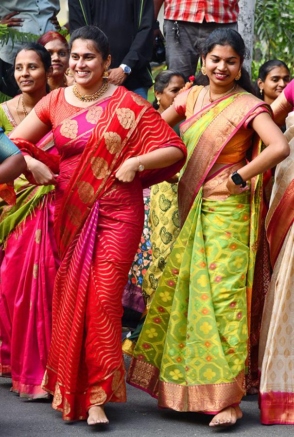 Bathukamma_20Celebrations_20At_20DGP_20Head_20Office_20-3.jpg 3