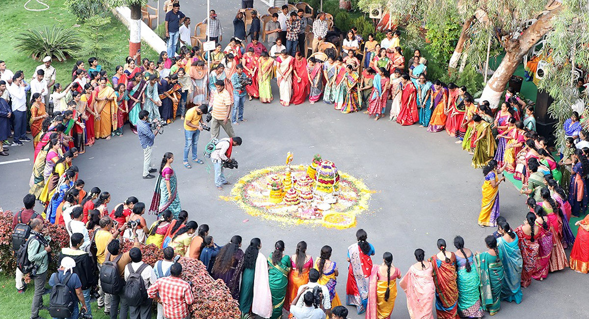 Bathukamma_20Celebrations_20At_20DGP_20Head_20Office_20-4.jpg 4