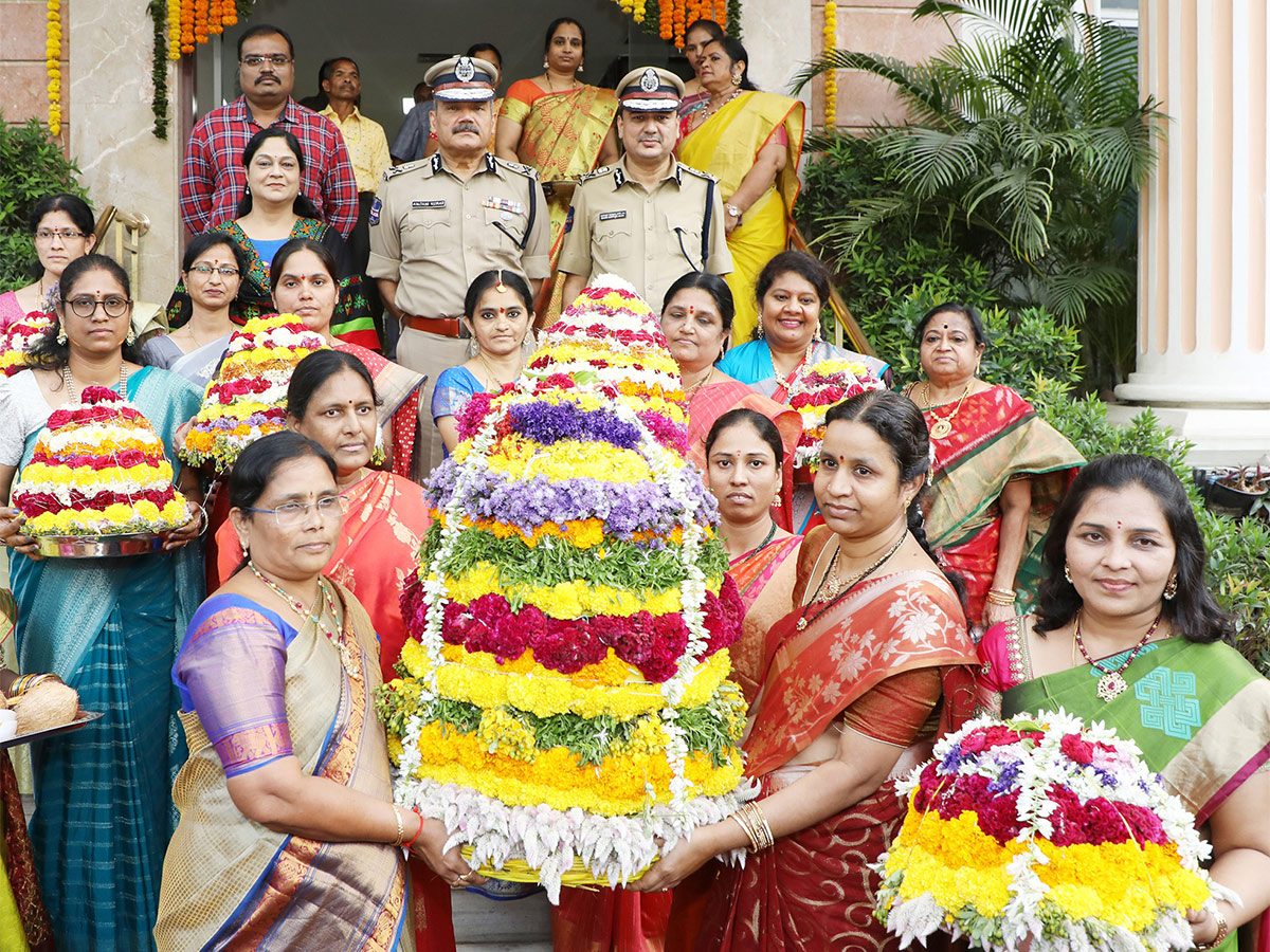 Bathukamma_20Celebrations_20At_20DGP_20Head_20Office_20-5.jpg 5