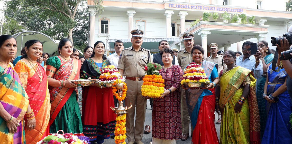 Bathukamma_20Celebrations_20At_20DGP_20Head_20Office_20-6.jpg 6