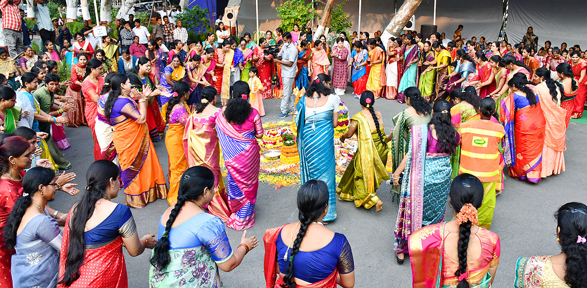 Bathukamma_20Celebrations_20At_20DGP_20Head_20Office_20-8.jpg 8