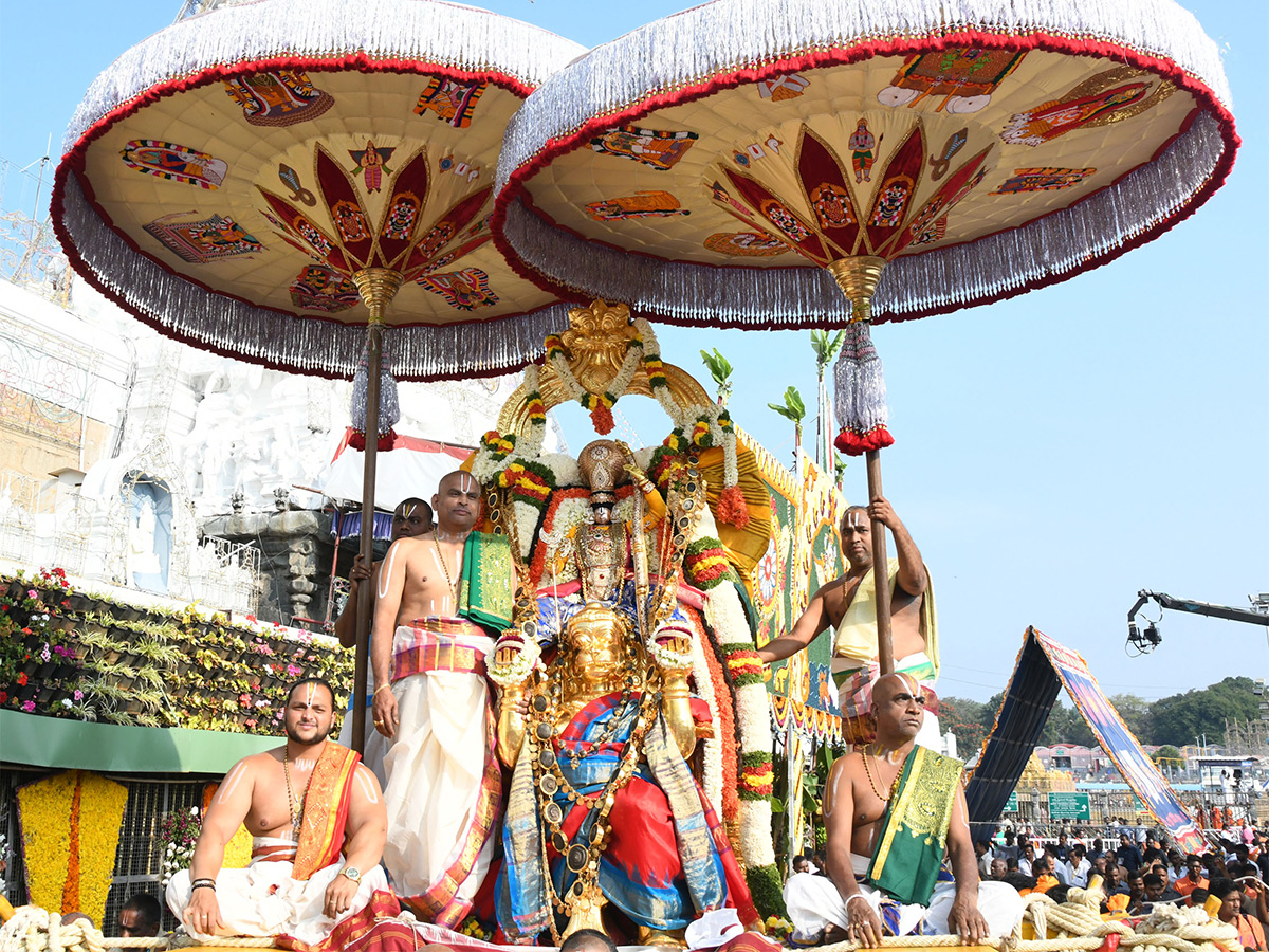 Hanumantha_20Vahana_20Tirumala_20brahmotsavam_202023_20Pics-1.jpg 1