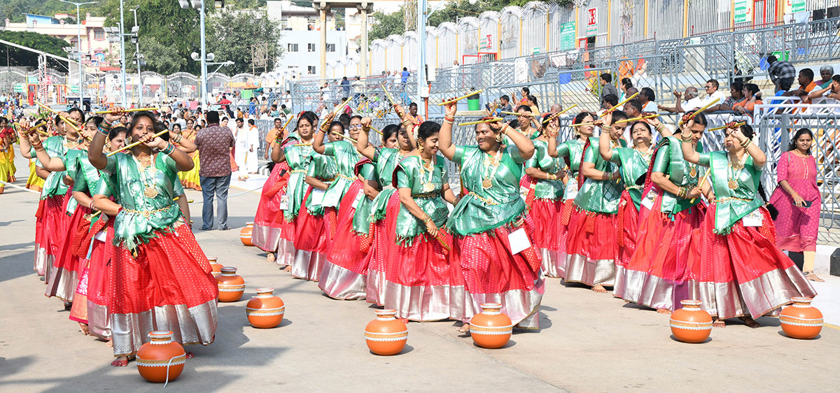 Hanumantha_20Vahana_20Tirumala_20brahmotsavam_202023_20Pics-20.jpg 18