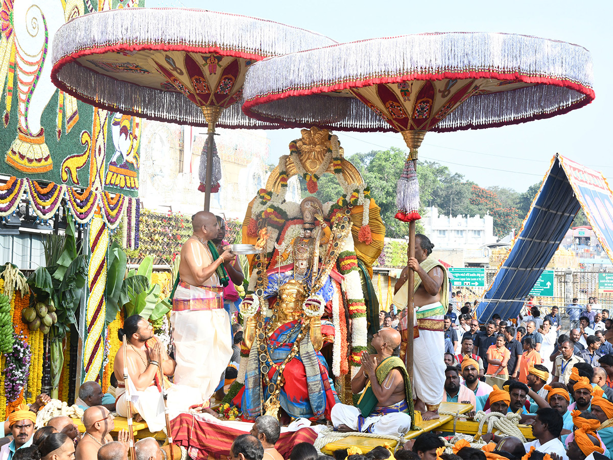 Hanumantha_20Vahana_20Tirumala_20brahmotsavam_202023_20Pics-21.jpg 19