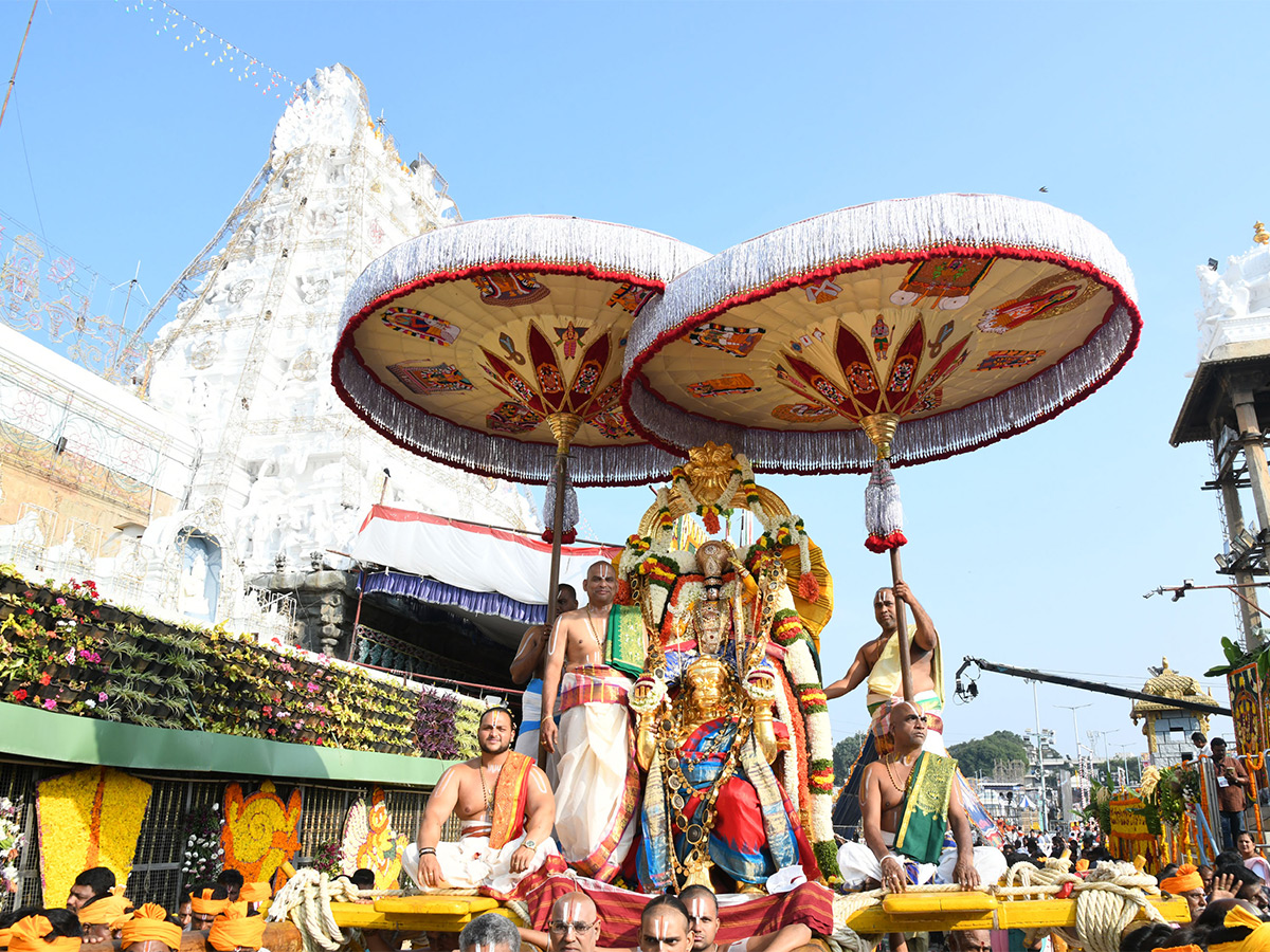 Hanumantha_20Vahana_20Tirumala_20brahmotsavam_202023_20Pics-24.jpg 22