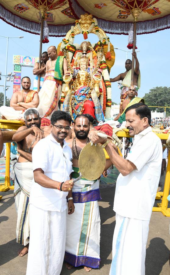 Hanumantha_20Vahana_20Tirumala_20brahmotsavam_202023_20Pics-30.jpg 28