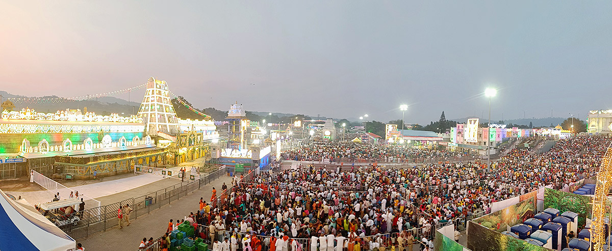 Huge_20Devotees_20Rush_20At_20Tirumala-3.jpg 3