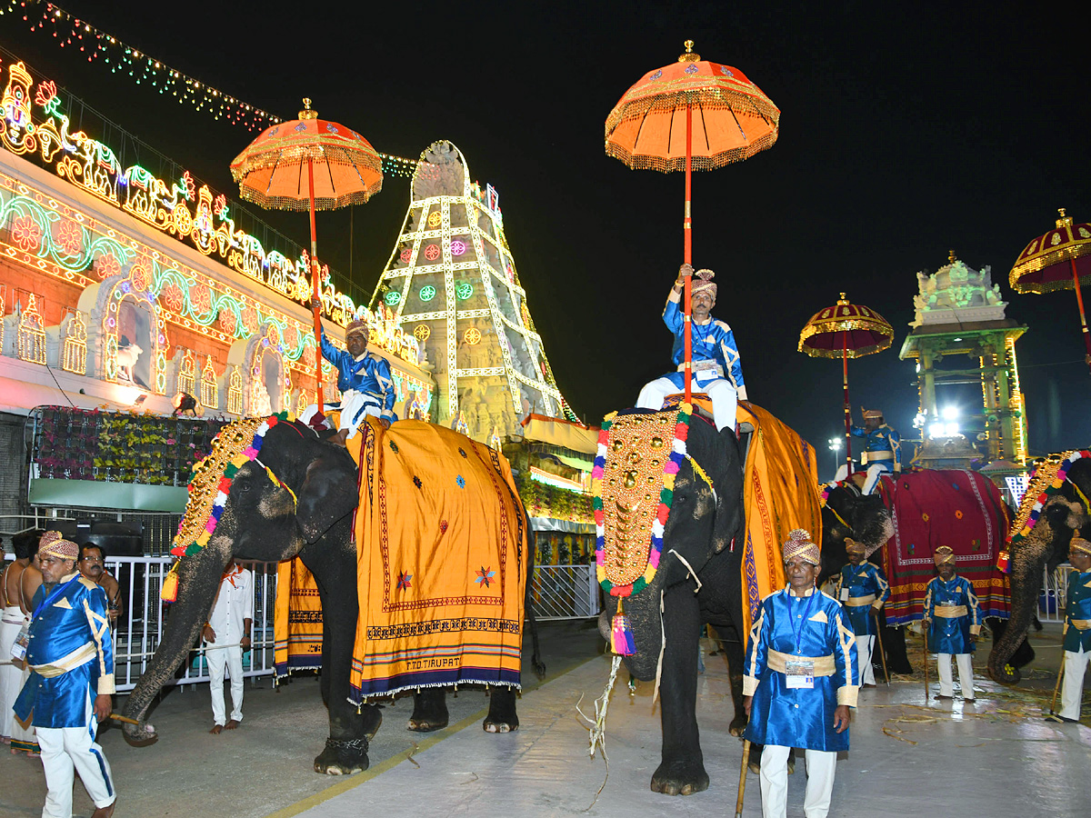 Tirumala_20Srivari_20Navaratri_20Brahmotsavam_202023_20-_20Pushpaka_20Vimanam_20Photos_13.jpg 20