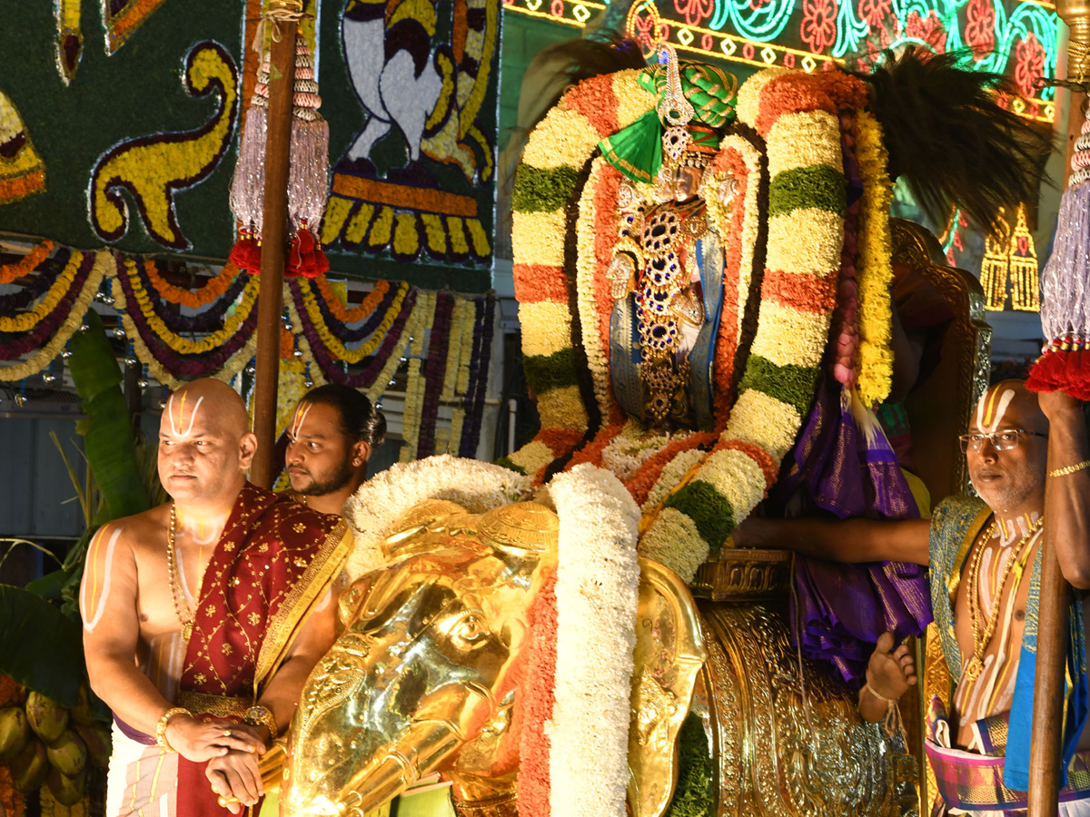 Tirumala_20Srivari_20Navaratri_20Brahmotsavam_202023_20-_20Pushpaka_20Vimanam_20Photos_15.jpg 2
