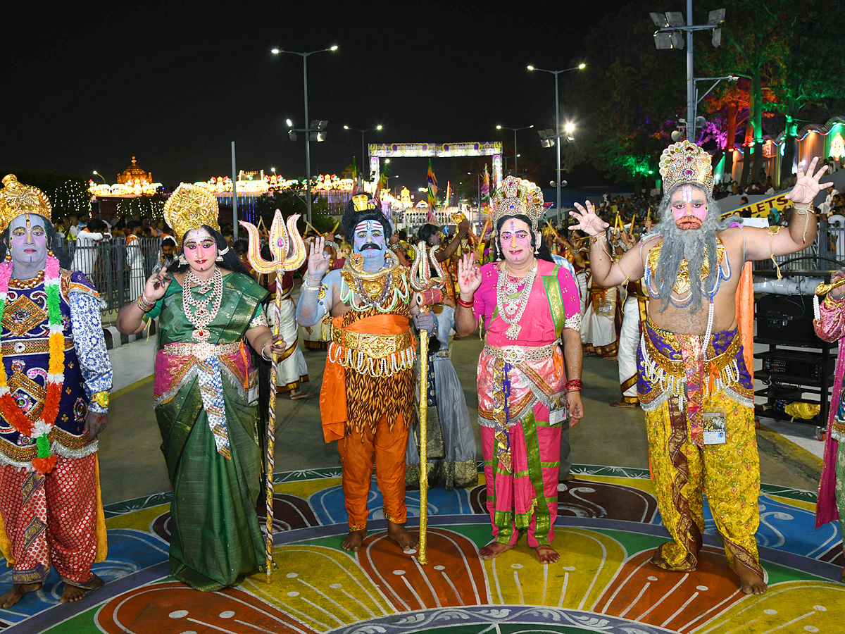Tirumala_20Srivari_20Navaratri_20Brahmotsavam_202023_20-_20Pushpaka_20Vimanam_20Photos_5.jpg 12