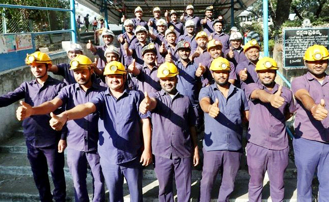 sigaraneni-workers.jpg