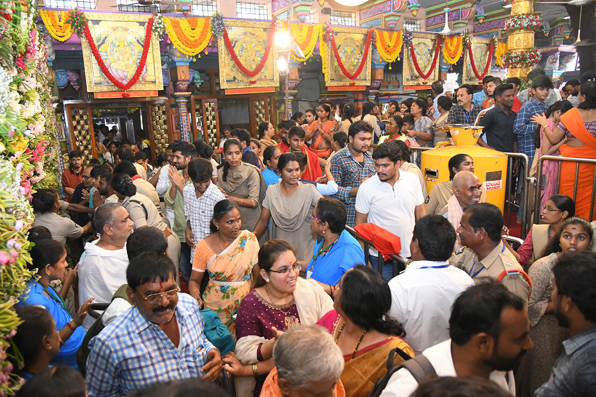 Navaratri_202023_20Celebrations_20at_20Vijayawada_20Photos-12.jpg 12