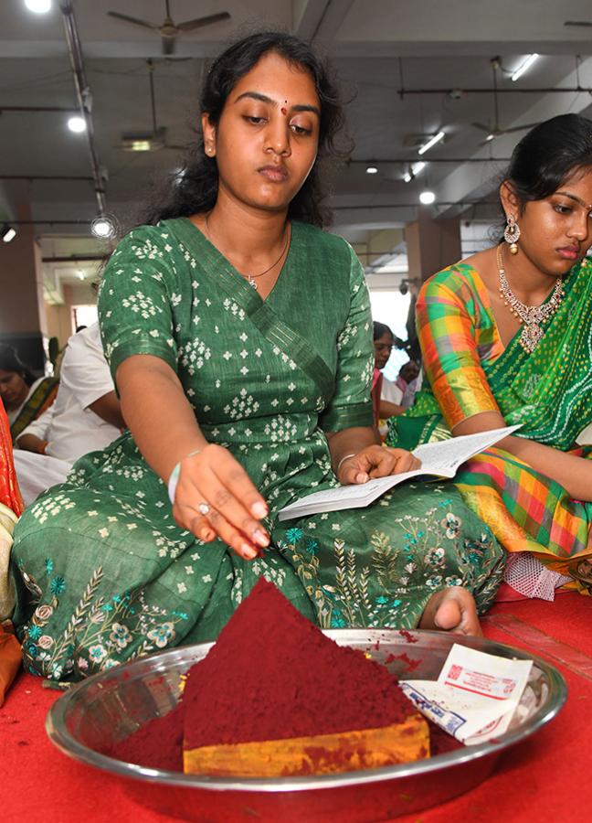 Navaratri_202023_20Celebrations_20at_20Vijayawada_20Photos-19.jpg 17