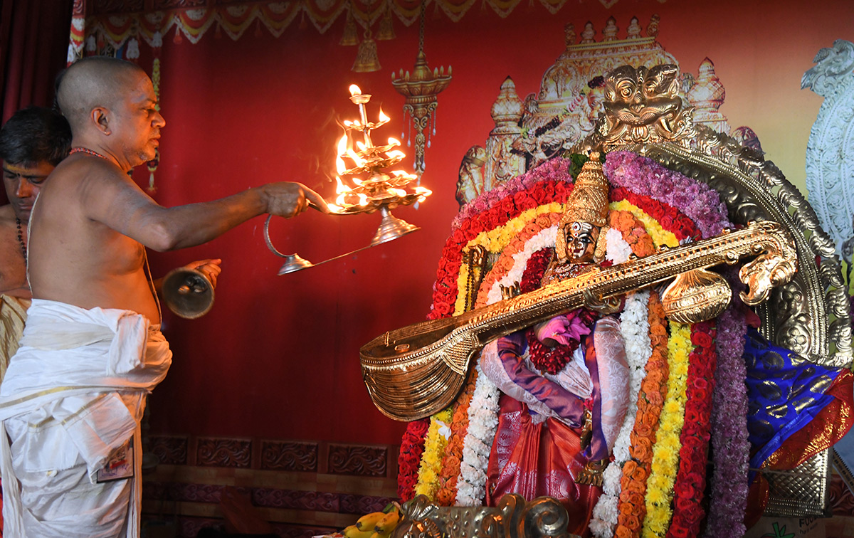 Navaratri_202023_20Celebrations_20at_20Vijayawada_20Photos-27.jpg 25