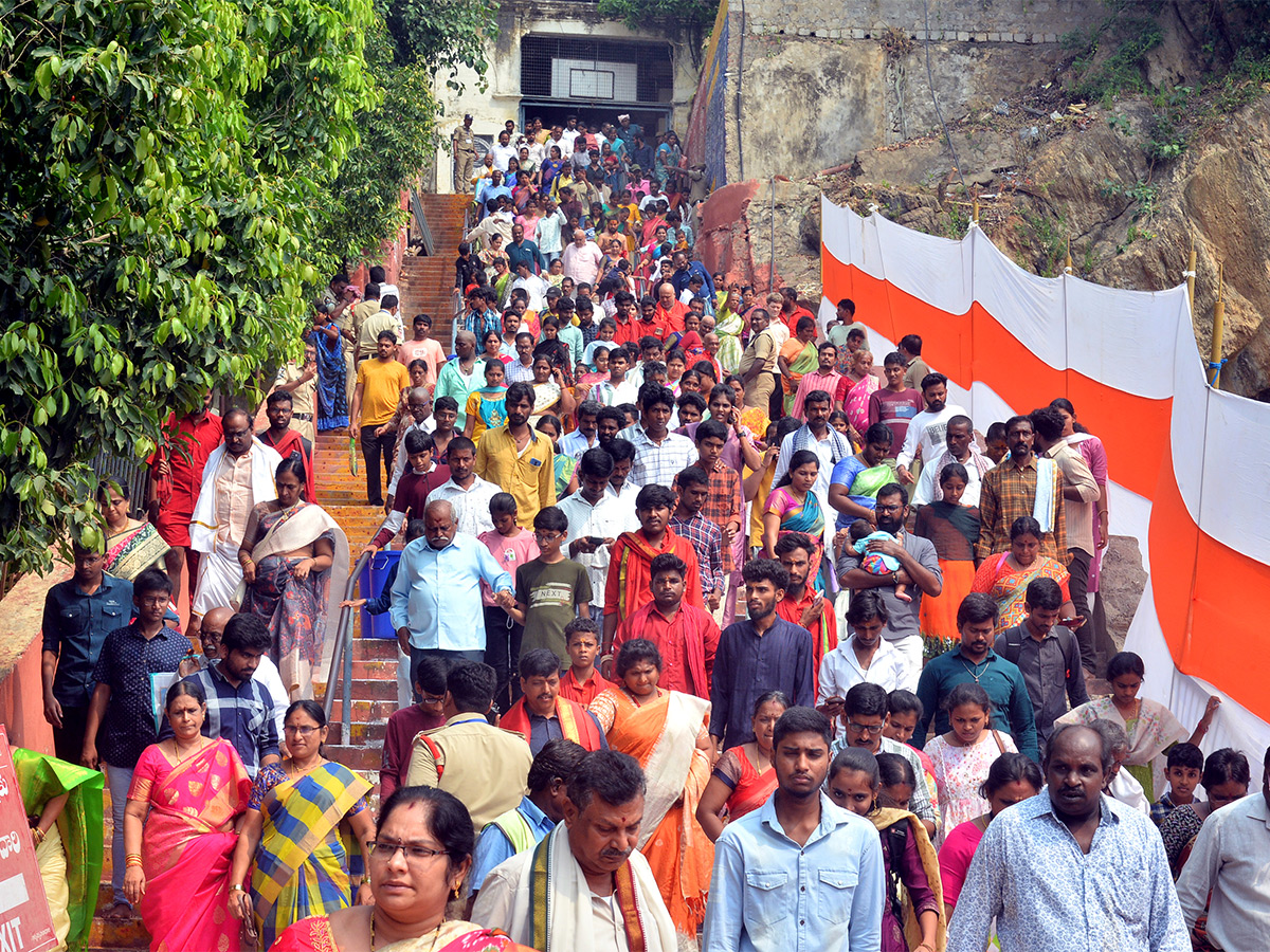 Navaratri_202023_20Celebrations_20at_20Vijayawada_20Photos-42.jpg 27