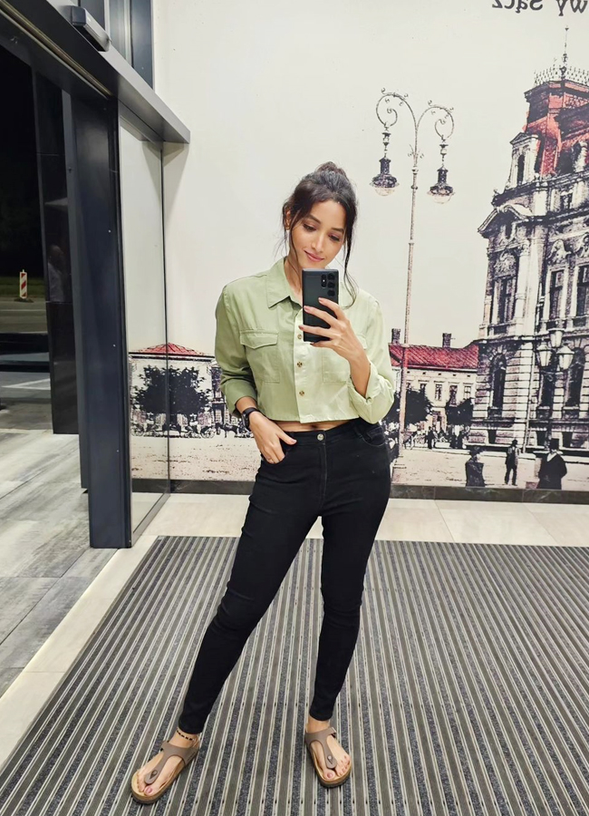 Srinidhi_Shetty_16.jpg 17