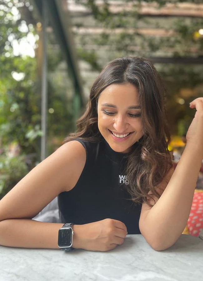 Parineeti-chopra-5_0.jpg 6