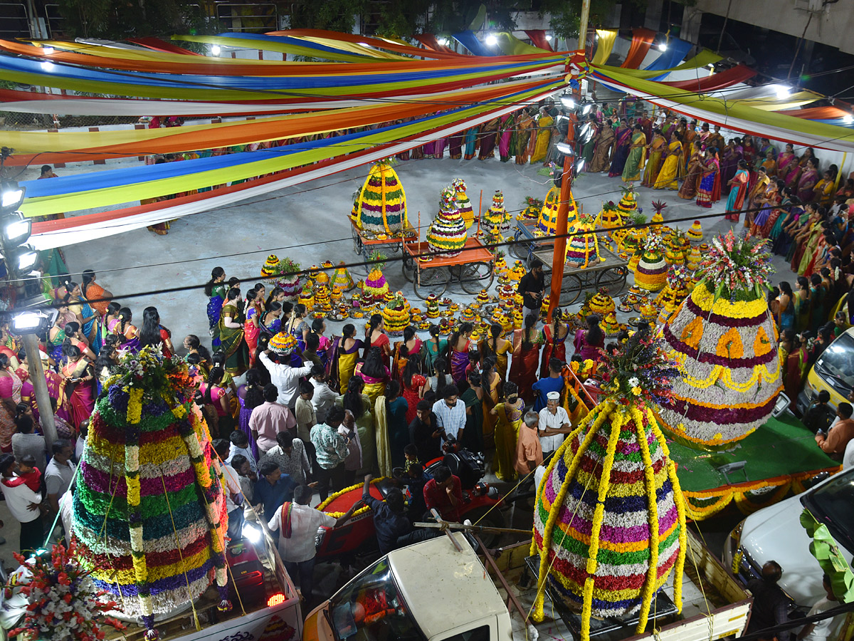 saddula_20bathukamma_20CeleBrations_20in_20Telangana_20Photo20.jpg 11