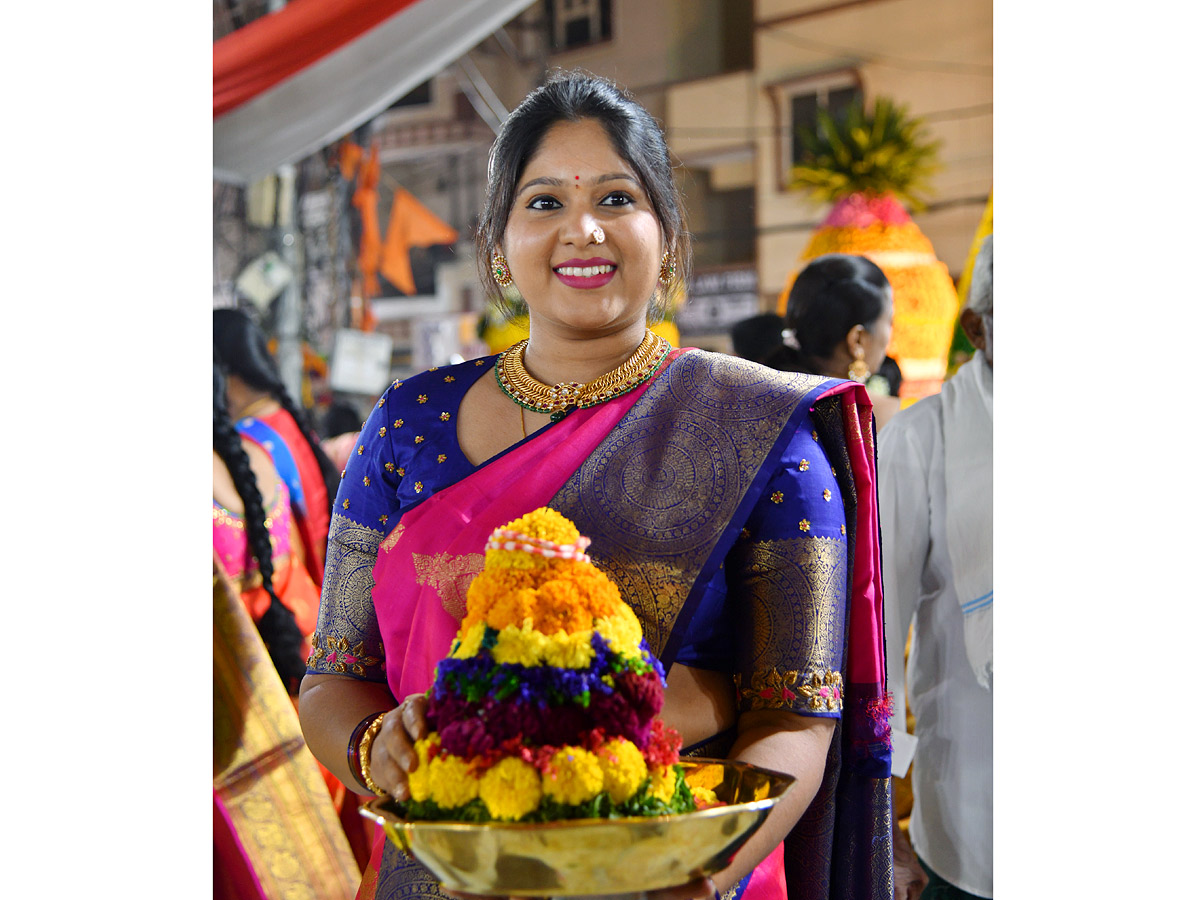 saddula_20bathukamma_20CeleBrations_20in_20Telangana_20Photo3.jpg 4
