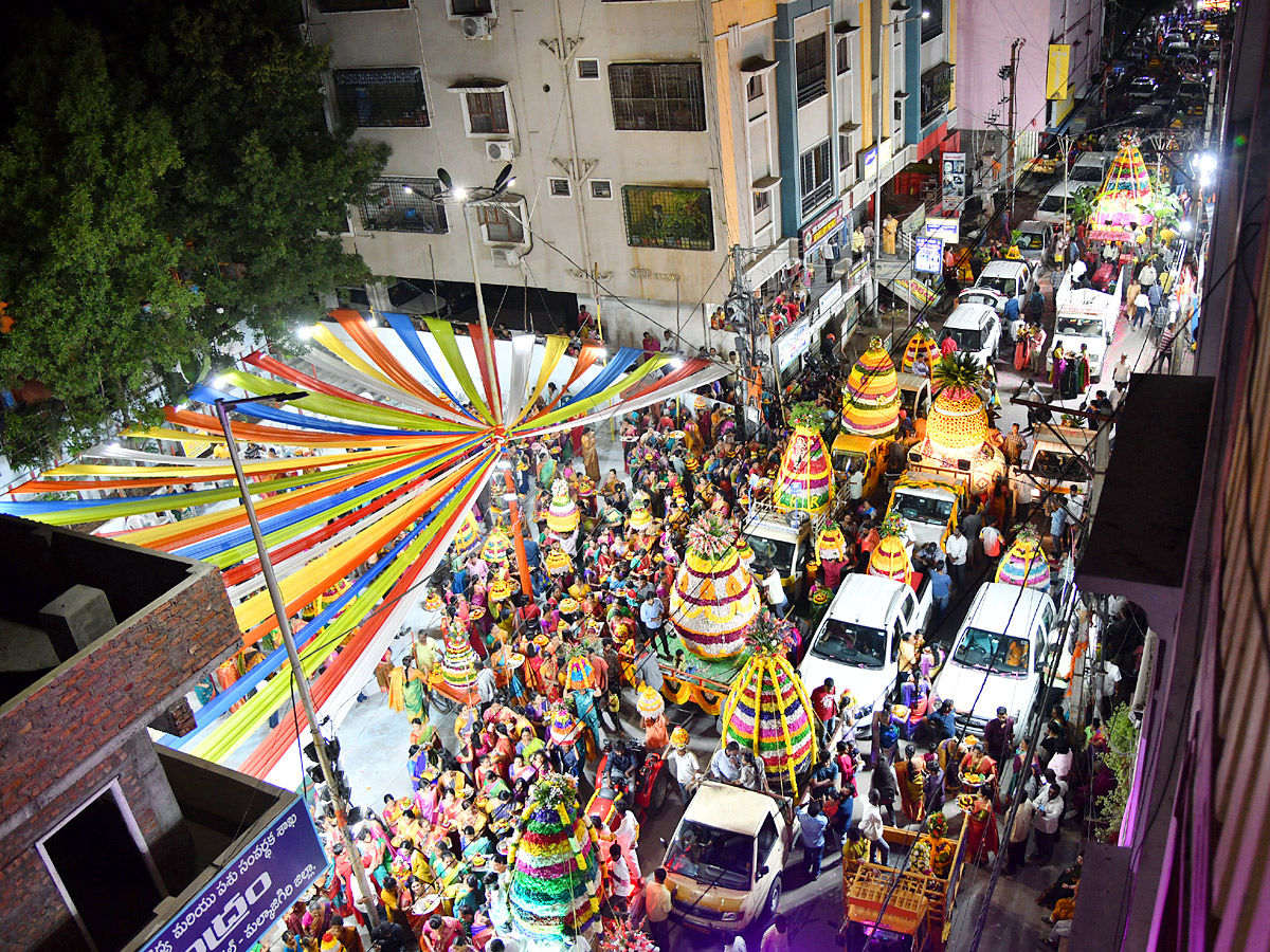 saddula_20bathukamma_20CeleBrations_20in_20Telangana_20Photo4.jpg 5
