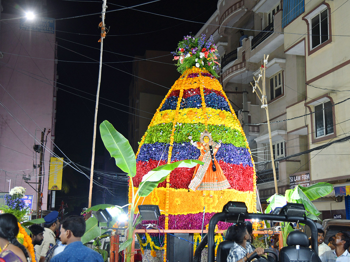 saddula_20bathukamma_20CeleBrations_20in_20Telangana_20Photos.jpg 13