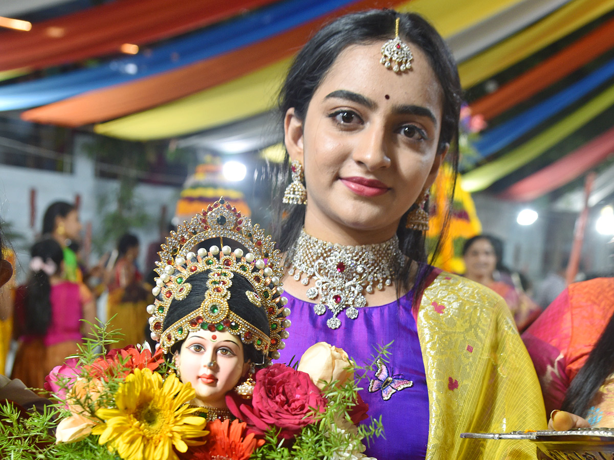 saddula_20bathukamma_20CeleBrations_20in_20Telangana_20Photos14.jpg 18