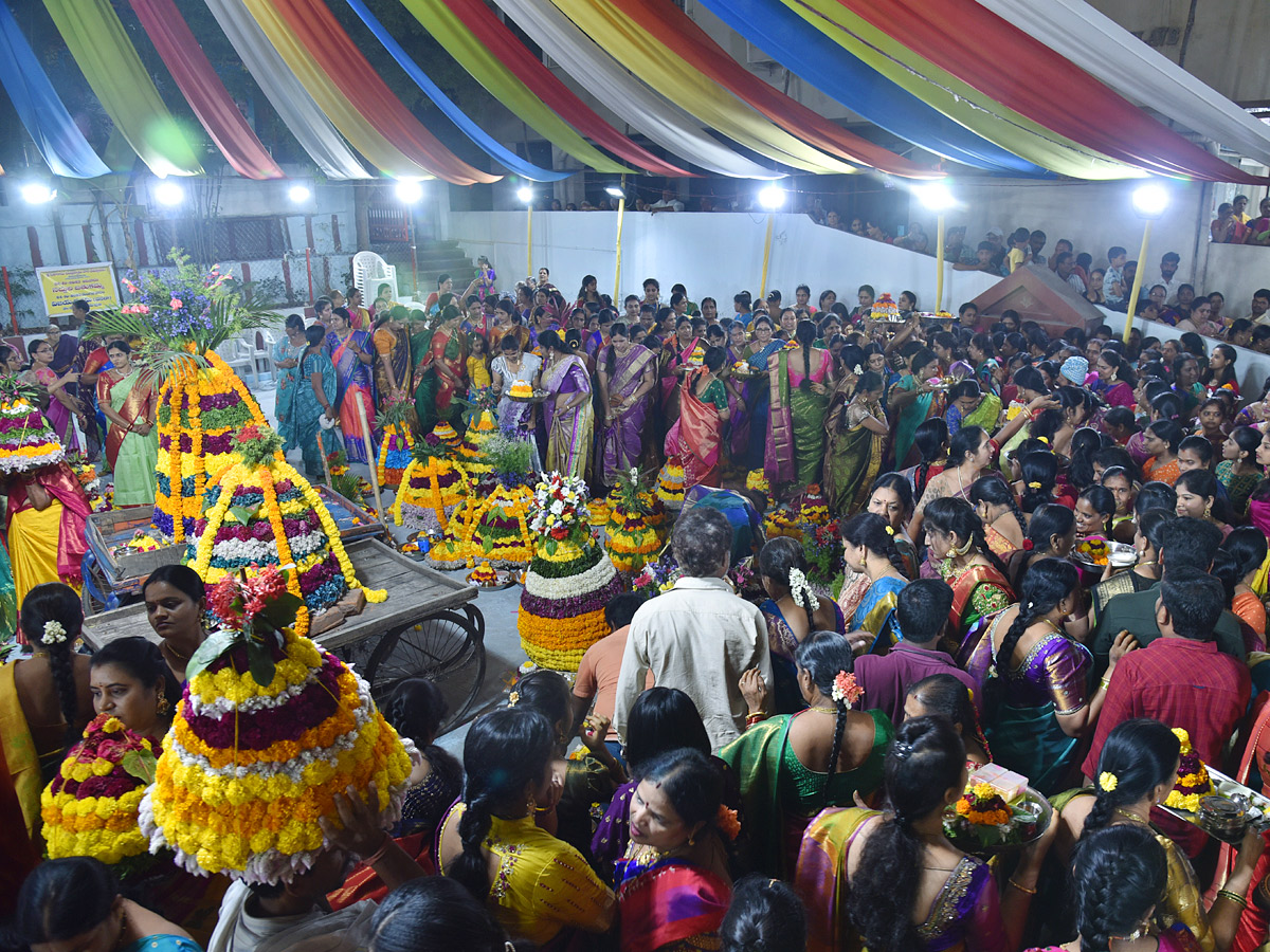 saddula_20bathukamma_20CeleBrations_20in_20Telangana_20Photos16.jpg 20