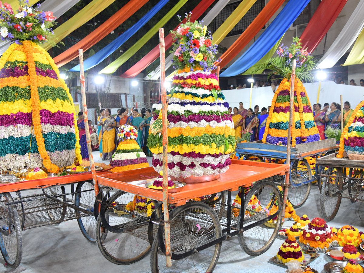 saddula_20bathukamma_20CeleBrations_20in_20Telangana_20Photos23.jpg 24