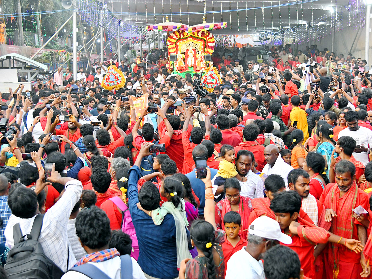 Sri_20Kanaka_20Durga_20and_20Malleswara_20Swami_20in_20Hamsa_20Vahanam_20photos_19.jpg 17