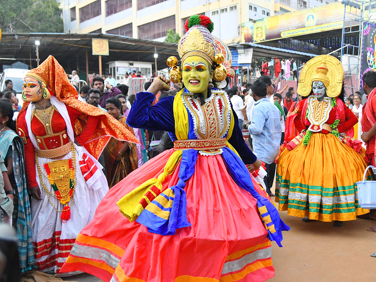 Sri_20Kanaka_20Durga_20and_20Malleswara_20Swami_20in_20Hamsa_20Vahanam_20photos_21.jpg 19