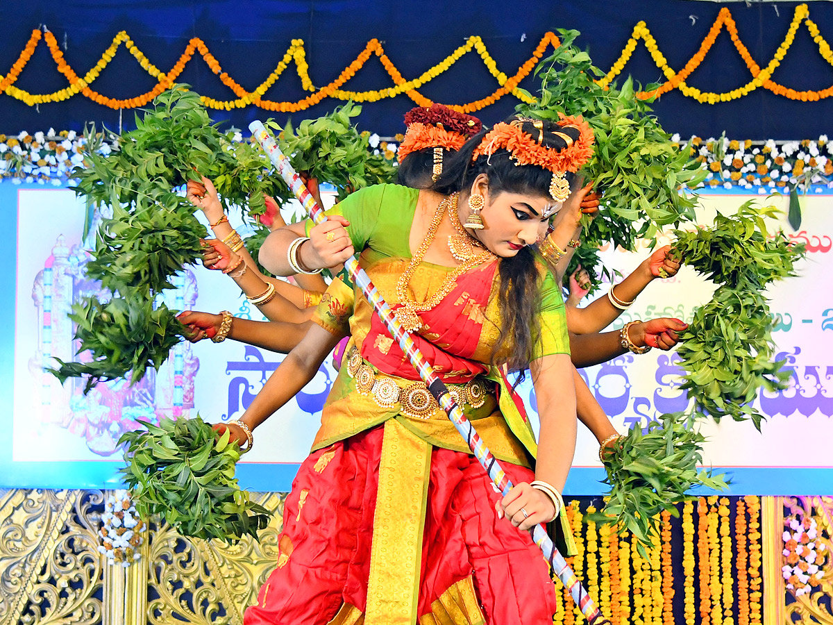 Sri_20Kanaka_20Durga_20and_20Malleswara_20Swami_20in_20Hamsa_20Vahanam_20photos_22.jpg 20