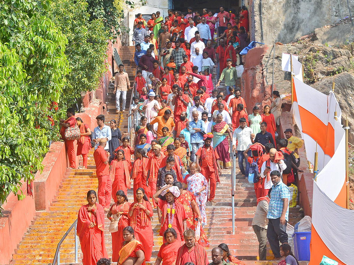 Sri_20Kanaka_20Durga_20and_20Malleswara_20Swami_20in_20Hamsa_20Vahanam_20photos_26.jpg 24