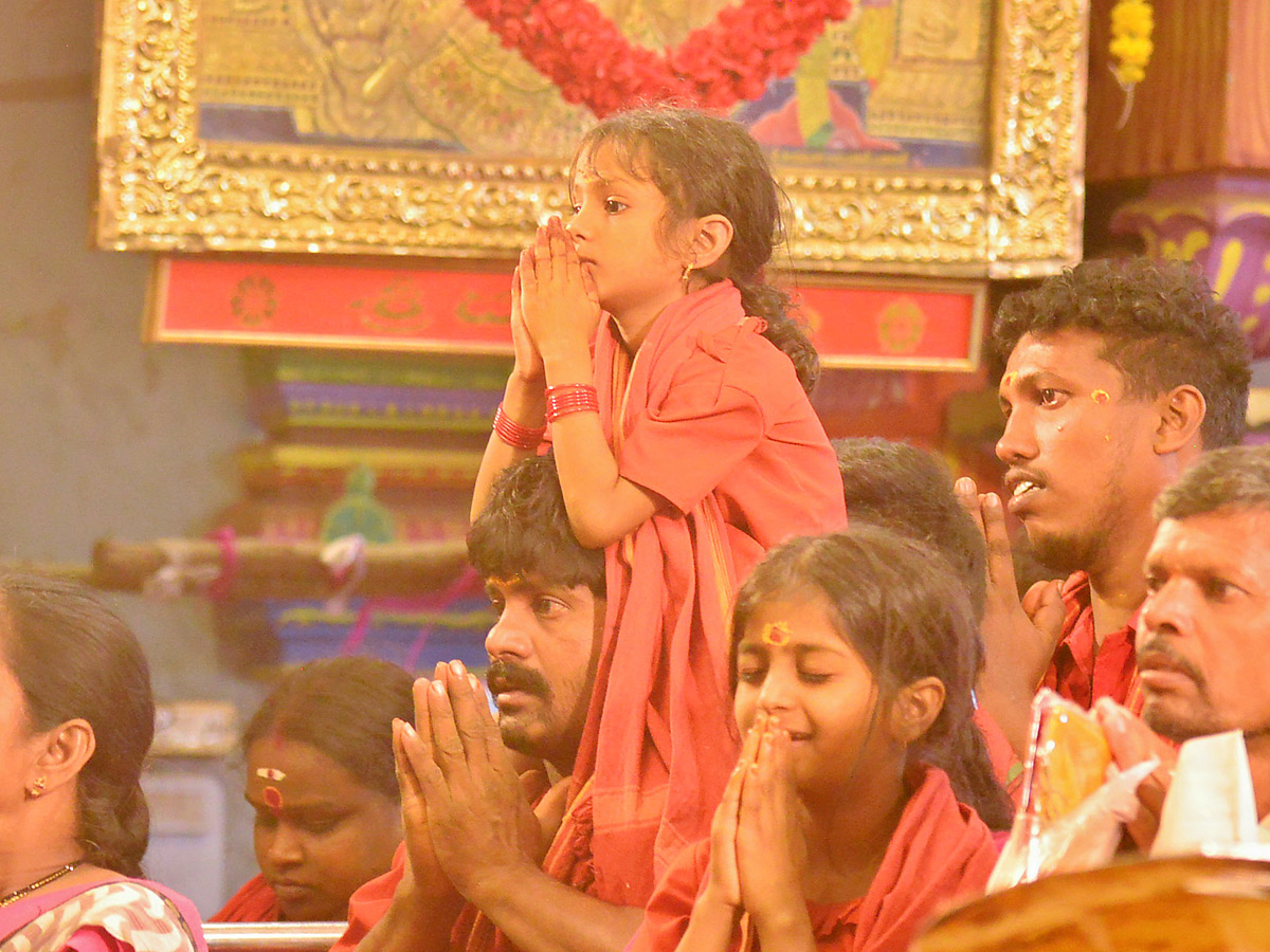 Sri_20Kanaka_20Durga_20and_20Malleswara_20Swami_20in_20Hamsa_20Vahanam_20photos_27.jpg 25