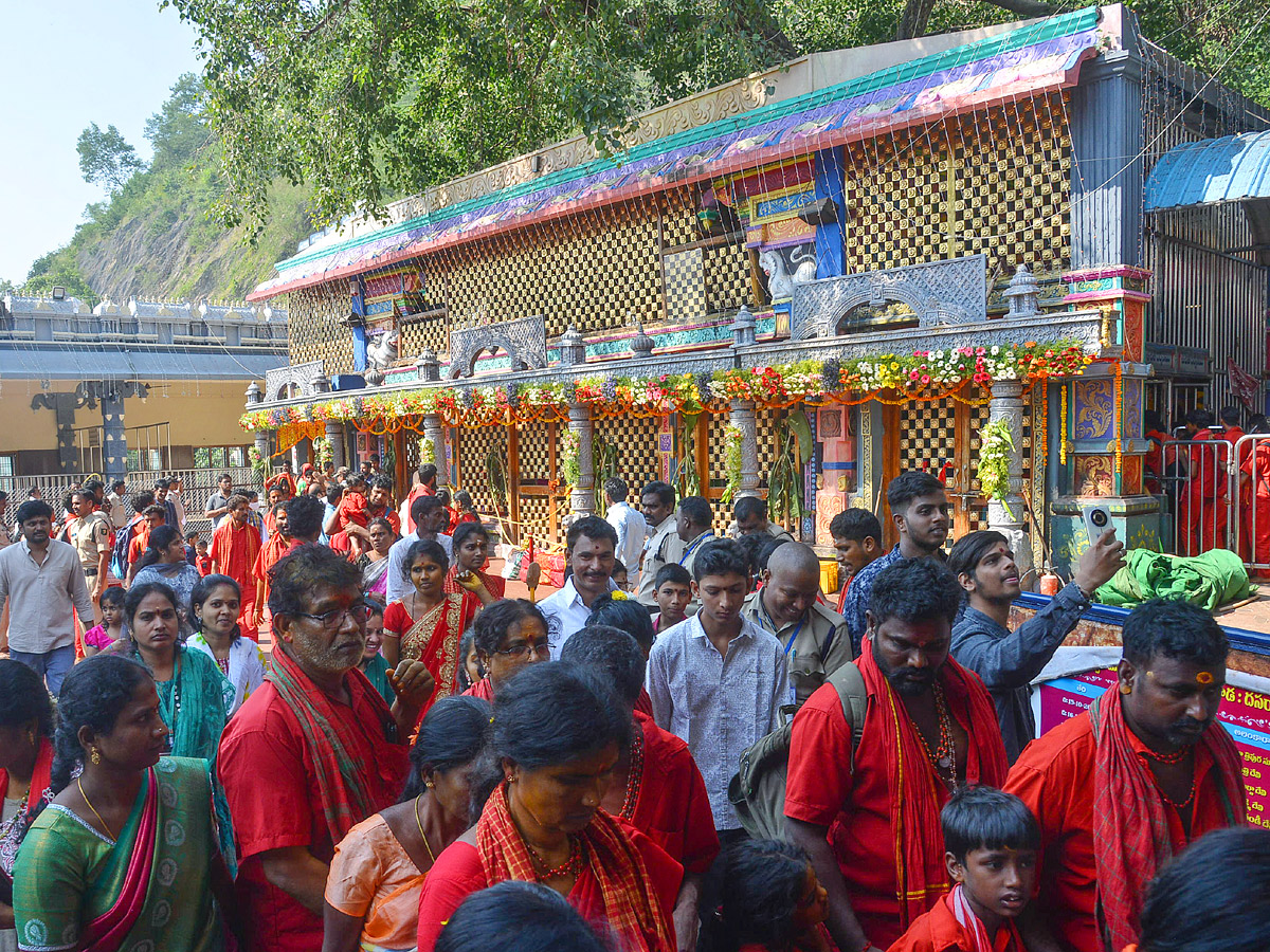 Sri_20Kanaka_20Durga_20and_20Malleswara_20Swami_20in_20Hamsa_20Vahanam_20photos_32.jpg 30