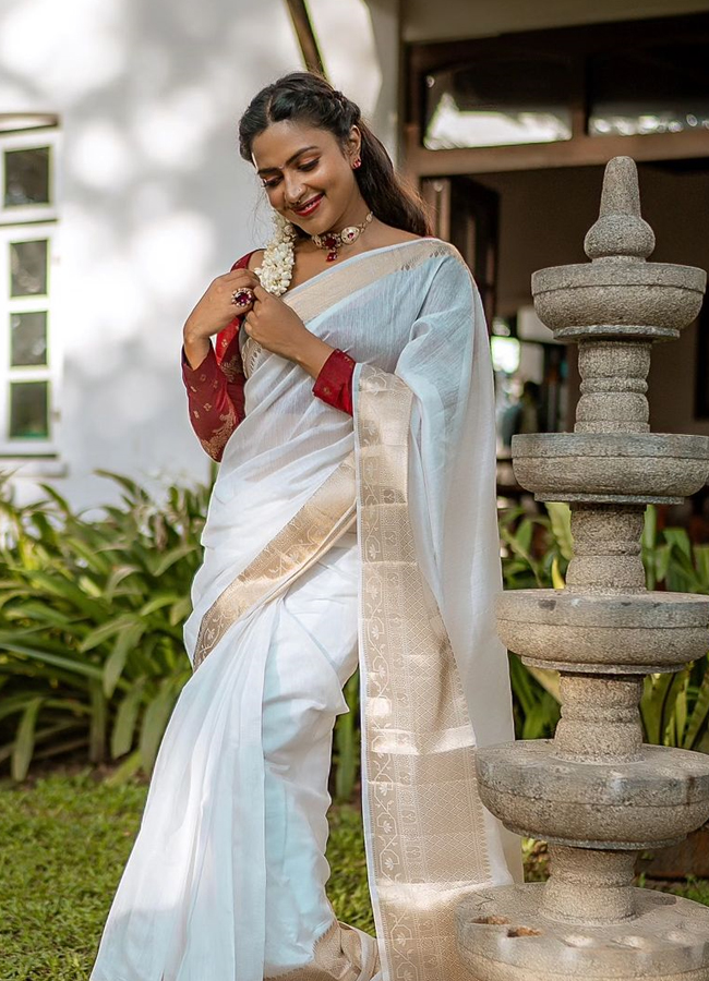 Amala-Paul-10.jpg 11