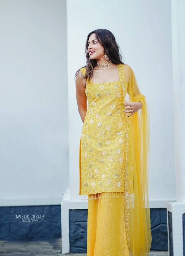 Amala-Paul-27.jpg 28