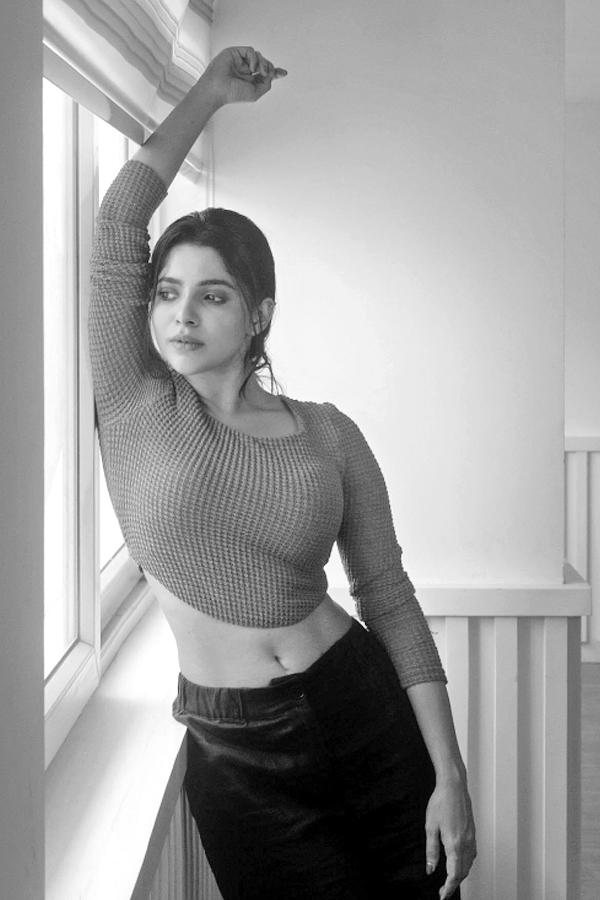 Divya-Bharathi-05.jpg 5