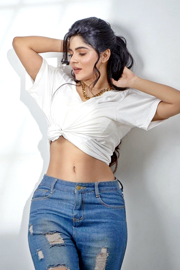 Divya-Bharathi-10.jpg 10